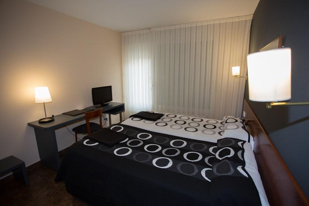 Hotel Yerri Естеля Екстериор снимка