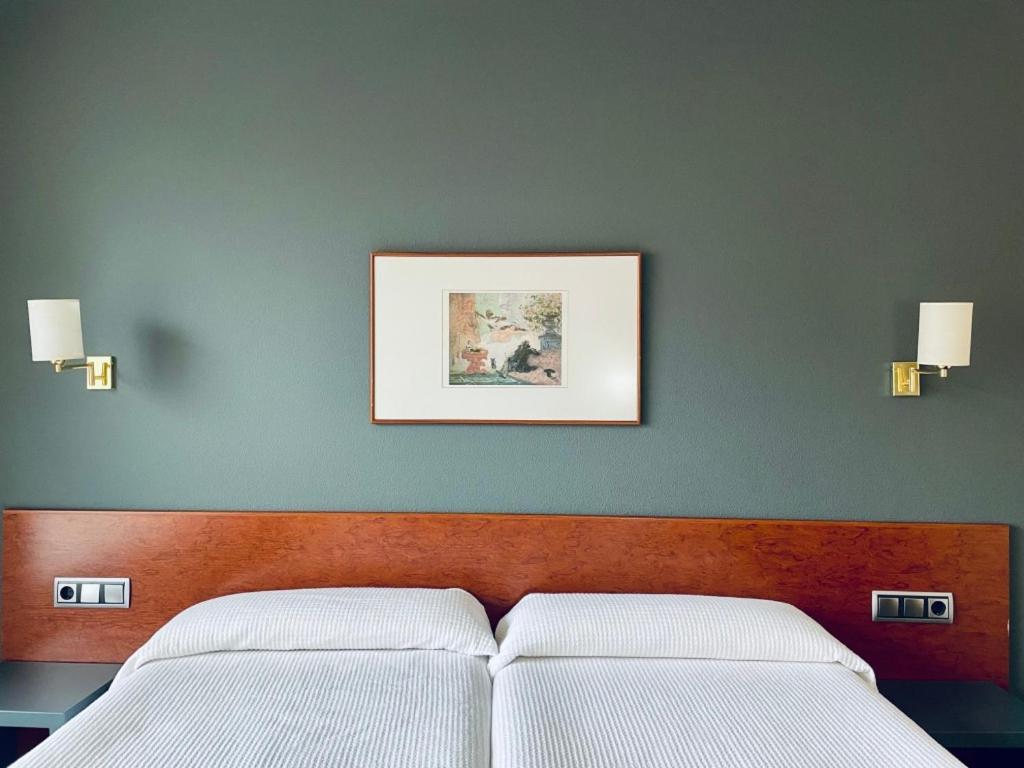 Hotel Yerri Естеля Екстериор снимка