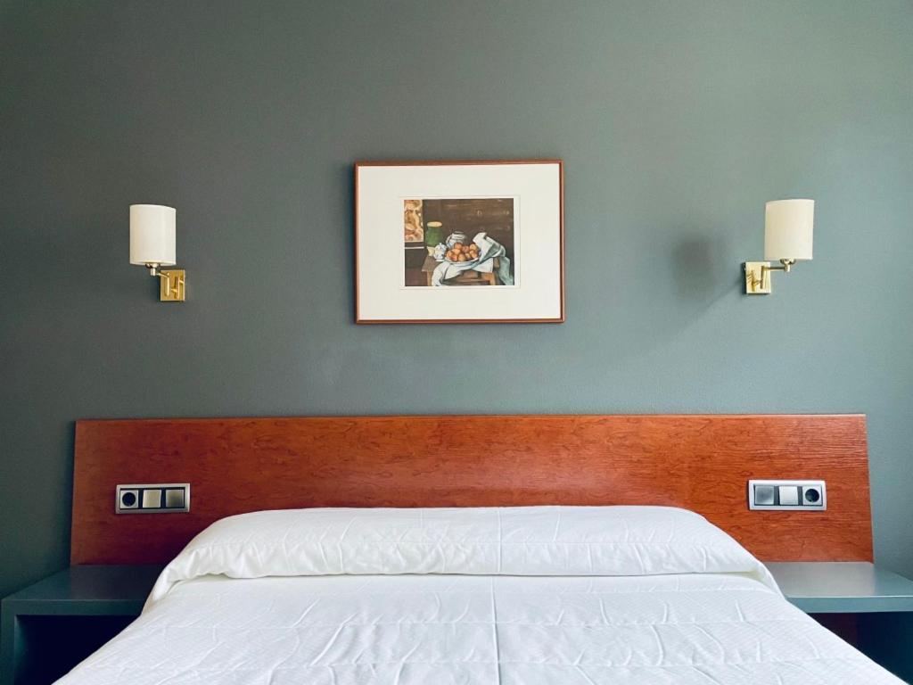Hotel Yerri Естеля Екстериор снимка