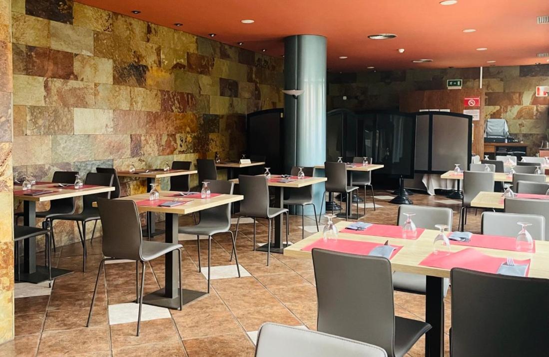 Hotel Yerri Естеля Екстериор снимка