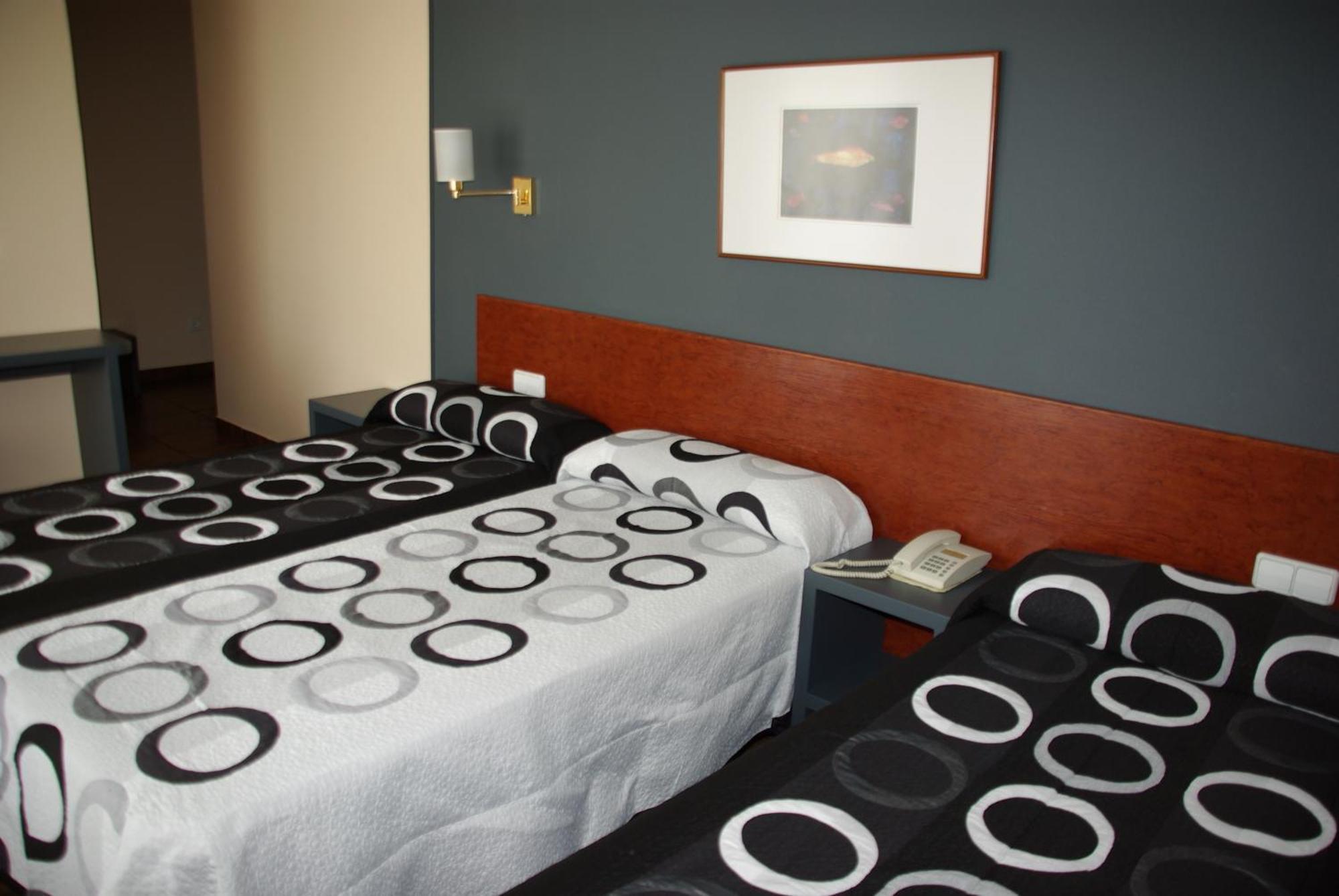 Hotel Yerri Естеля Екстериор снимка